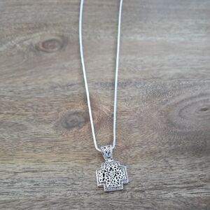Elegant Silver Geometric Pendant Necklace